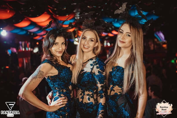 Uwielbiane gwiazdy z Top Girls w prześwitującej koronce! Wokalistki disco polo wyglądają niezwykle ujmująco!