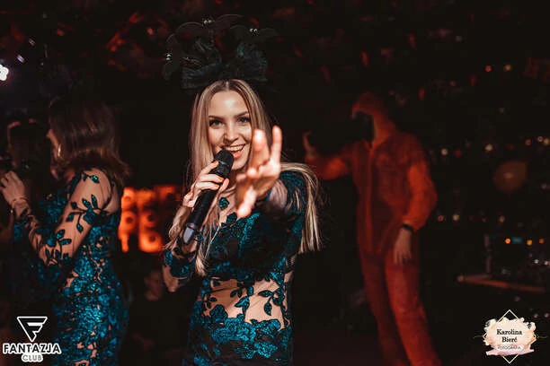 Uwielbiane gwiazdy z Top Girls w prześwitującej koronce! Wokalistki disco polo wyglądają niezwykle ujmująco!