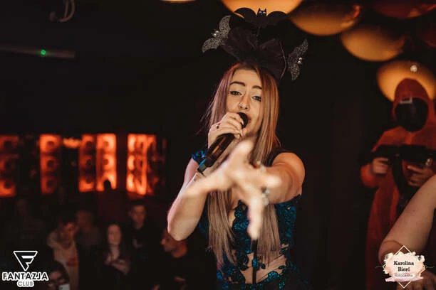 Uwielbiane gwiazdy z Top Girls w prześwitującej koronce! Wokalistki disco polo wyglądają niezwykle ujmująco!