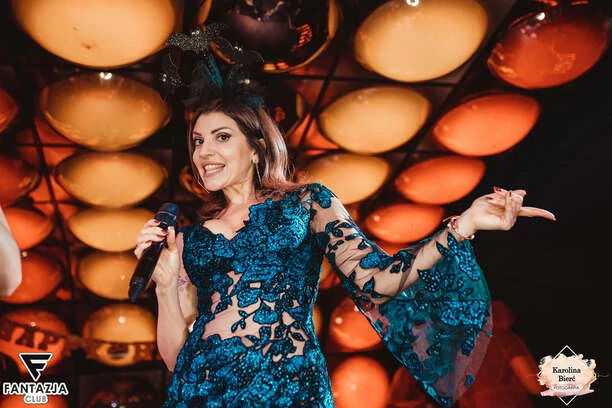 Uwielbiane gwiazdy z Top Girls w prześwitującej koronce! Wokalistki disco polo wyglądają niezwykle ujmująco!