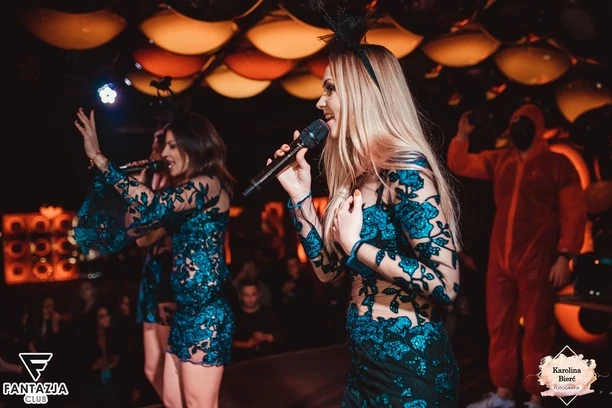 Uwielbiane gwiazdy z Top Girls w prześwitującej koronce! Wokalistki disco polo wyglądają niezwykle ujmująco!