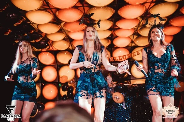 Uwielbiane gwiazdy z Top Girls w prześwitującej koronce! Wokalistki disco polo wyglądają niezwykle ujmująco!