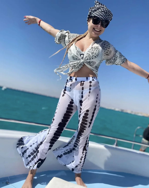 Magda Narożna na ustach wszystkich! Gwiazda założyła prześwitujące spodnie! [FOTO]