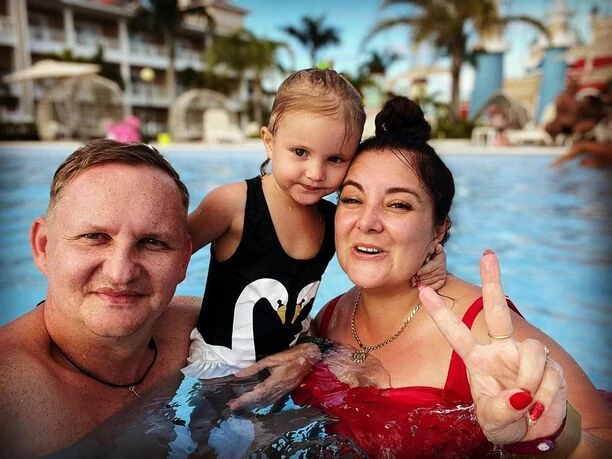 Marek Gwiazdowski z zespołu Mig przyłapany na Dominikanie! Gwiazdor disco polo wybrał się na rodzinne wakacje! ZDJĘCIA