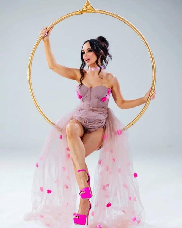 Seksowna wokalistka disco polo szokuje odważnym zdjęciem! Milena Grzywacz z formacji Szpilki wygląda cudownie!