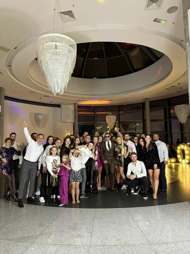 Opadną Wam szczęki! Jak Narożni ubrali się na wesele! Czy to najpiękniejsza para disco polo? 