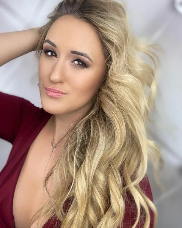 Kuszący widok rozpala internet! Cudowna wokalistka disco polo odważnie pokazała swoje wdzięki! FOTO