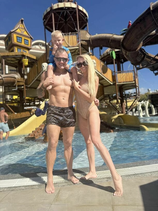 TO najbardziej HOT para w disco polo? Dawid Narożny w kuszących zdjęciach z ukochaną żoną! ZDJĘCIA