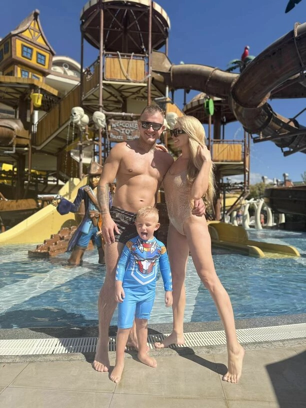 TO najbardziej HOT para w disco polo? Dawid Narożny w kuszących zdjęciach z ukochaną żoną! ZDJĘCIA