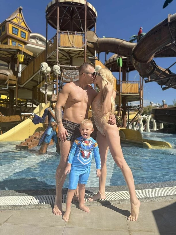 TO najbardziej HOT para w disco polo? Dawid Narożny w kuszących zdjęciach z ukochaną żoną! ZDJĘCIA