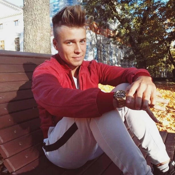 Co za mięśnie! Konrad Skolim Skolimowski odsłonił nagi tors! Co na to fanki disco polo?!