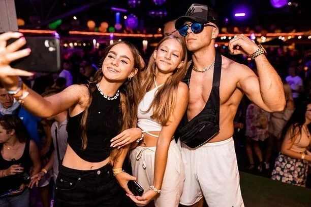 Co za mięśnie! Konrad Skolim Skolimowski odsłonił nagi tors! Co na to fanki disco polo?!