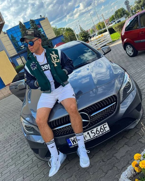 Co za mięśnie! Konrad Skolim Skolimowski odsłonił nagi tors! Co na to fanki disco polo?!