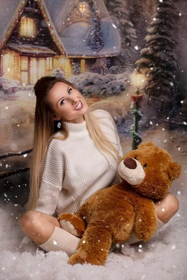 Wyjątkowa SESJA! Śliczna wokalistka disco polo zapozowała w zimowej scenerii! Uwagę zwracają jej nogi! 