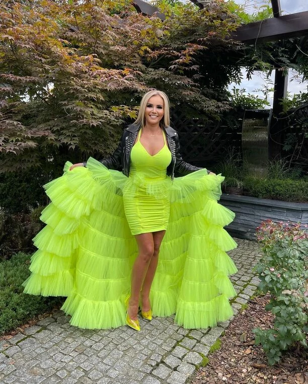 Strój idealny na ślub i wesele?! Niezwykle ponętna gwiazda disco polo zachwyciła odważną stylizacją! Tak odważnie jeszcze nie było