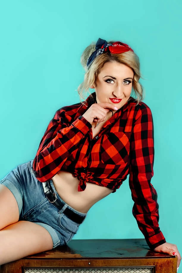 Kusząca sesja zdolnej wokalistki disco polo! Gwiazda podbija tymi kadrami internet! 