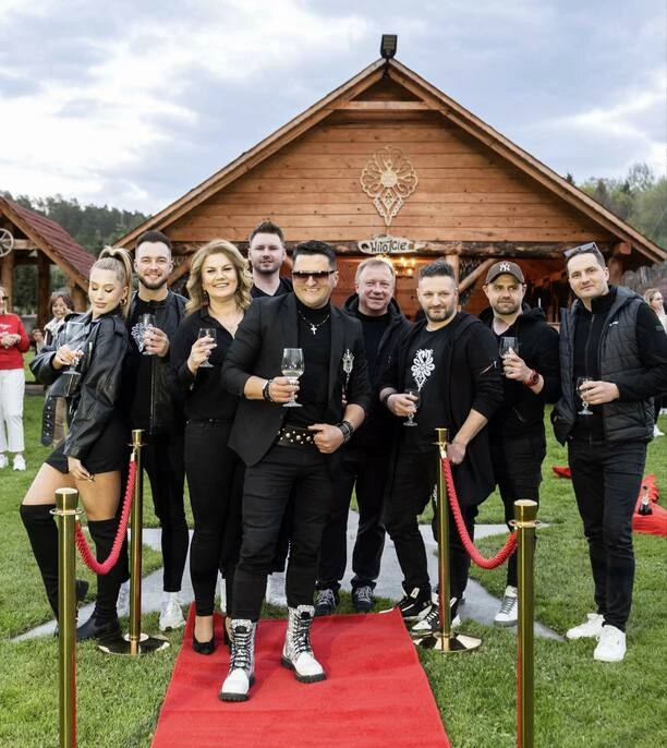 Uwielbiany gwiazdor disco polo odsłania swoją gwiazdę w alei gwiazd! Na tym nie koniec! Kordian w blasku sławy! 