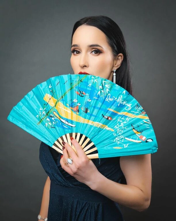 Popularna wokalistka zespołu disco polo Daj to Głośniej - Emila Sanecka wzięła udział w gorącej sesji! Efekty zachwycają! FOTO