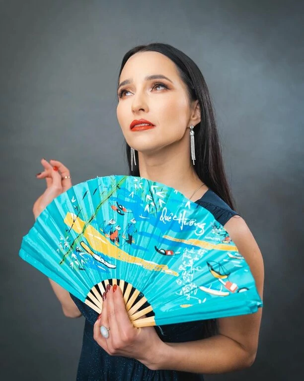 Popularna wokalistka zespołu disco polo Daj to Głośniej - Emila Sanecka wzięła udział w gorącej sesji! Efekty zachwycają! FOTO