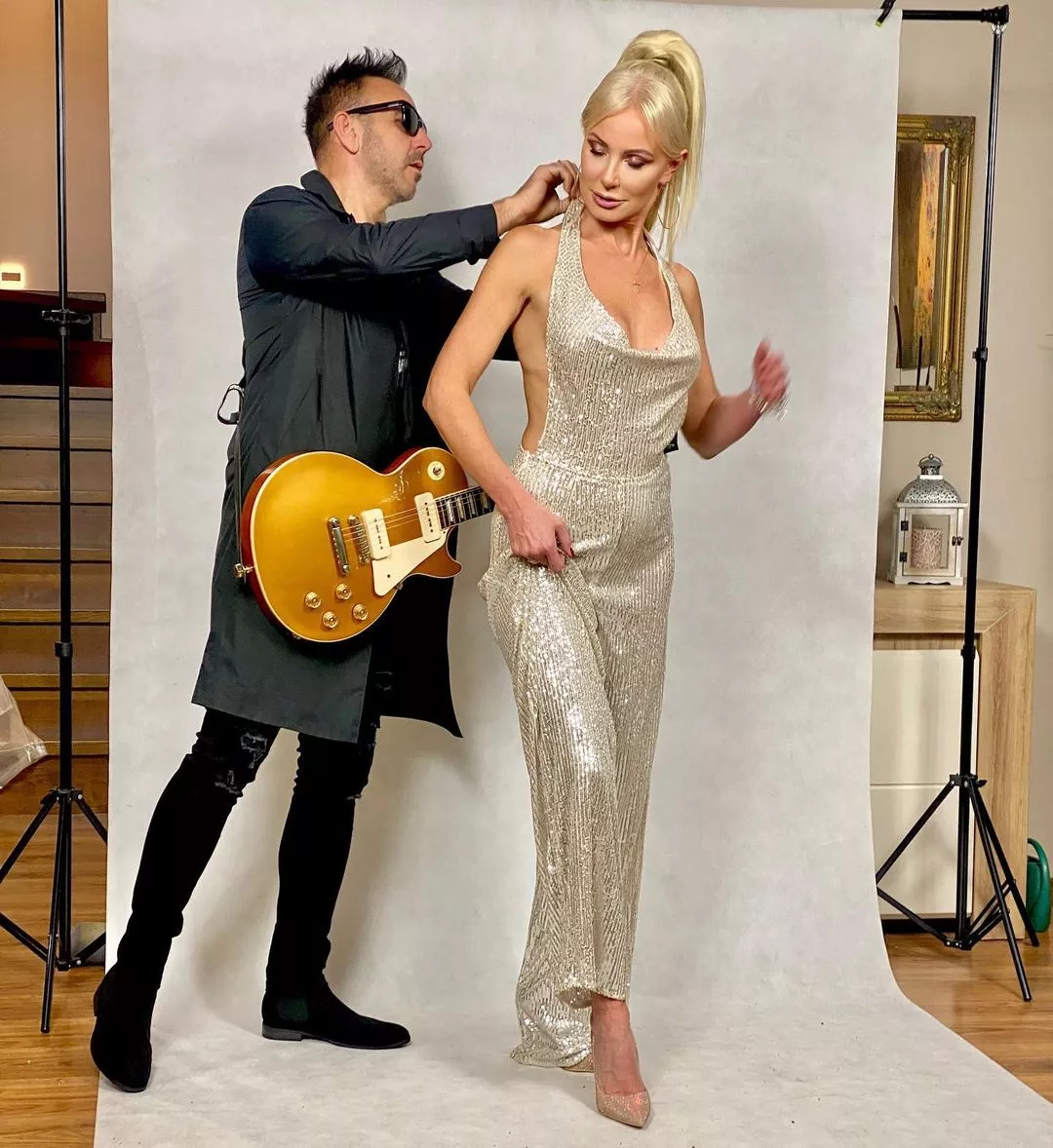 Razem w chorobie i radości! Popularna wokalistka disco polo pokazała się w ramionach męża! 