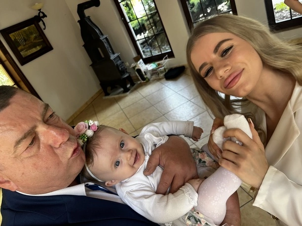 Najbardziej nietypowe polskie imię? Ajuna córka gwiazdy disco polo została ochrzczona! | ZDJĘCIA