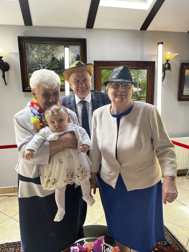 Najbardziej nietypowe polskie imię? Ajuna córka gwiazdy disco polo została ochrzczona! | ZDJĘCIA