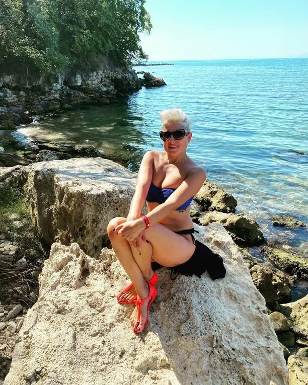 Magdalena Narożna (Piękni i Młodzi) śmiało odsłoniła dekolt! Fani oczarowani królową disco polo!