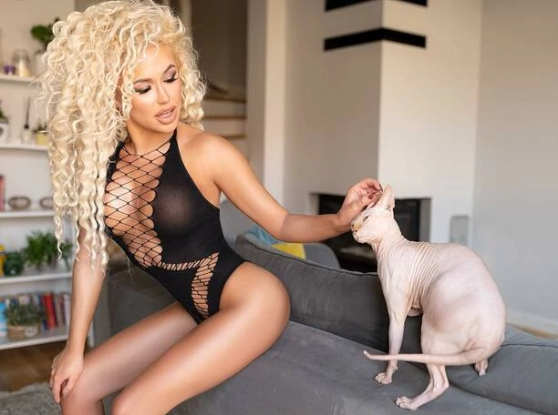 Mega seksowna księżniczka disco polo?! Emilka Klicka w bardzo gorących ujęciach