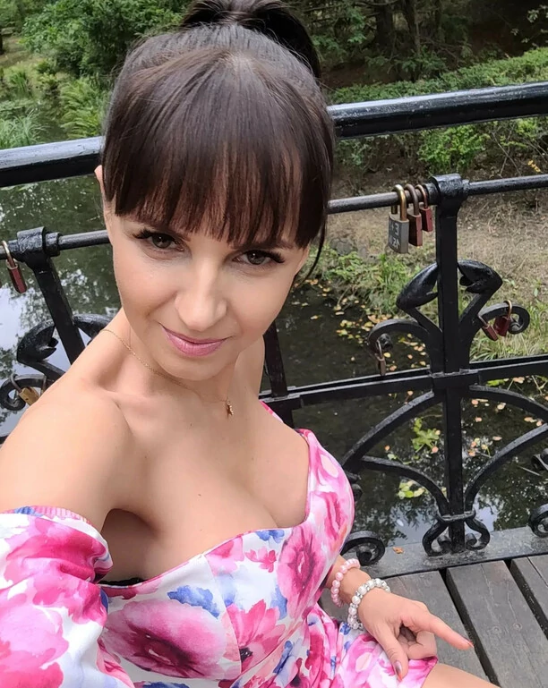 Wszystko przez ten dekolt?! Czadowa Mamuśka na ustach wszystkich!