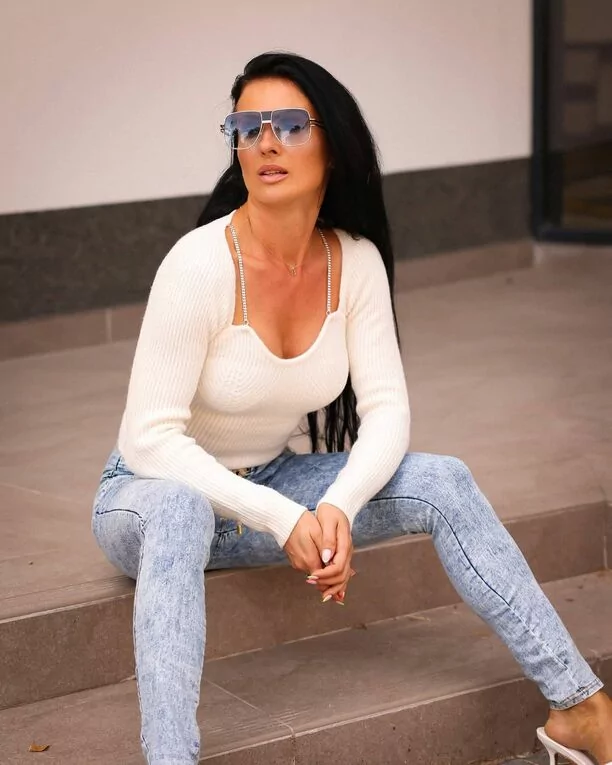 Cudowna wokalistka disco polo odważnie odsłoniła biust! Wygląda jak modelka ze światowych wybiegów! 