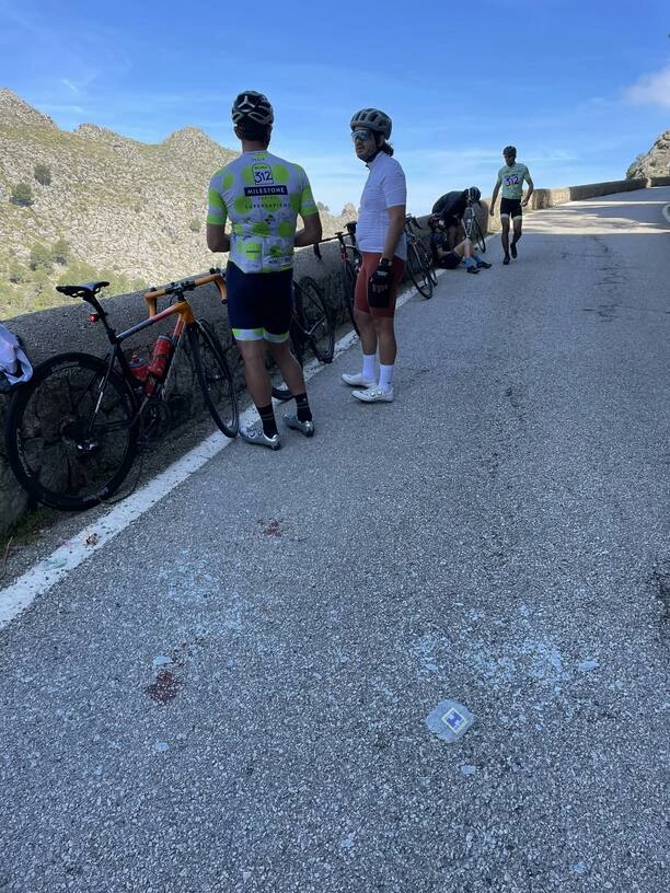 Dramatyczny wypadek gwiazdora disco polo na Majorce! Wybita szyba, polała się krew - szczegóły wstrząsającej historii„