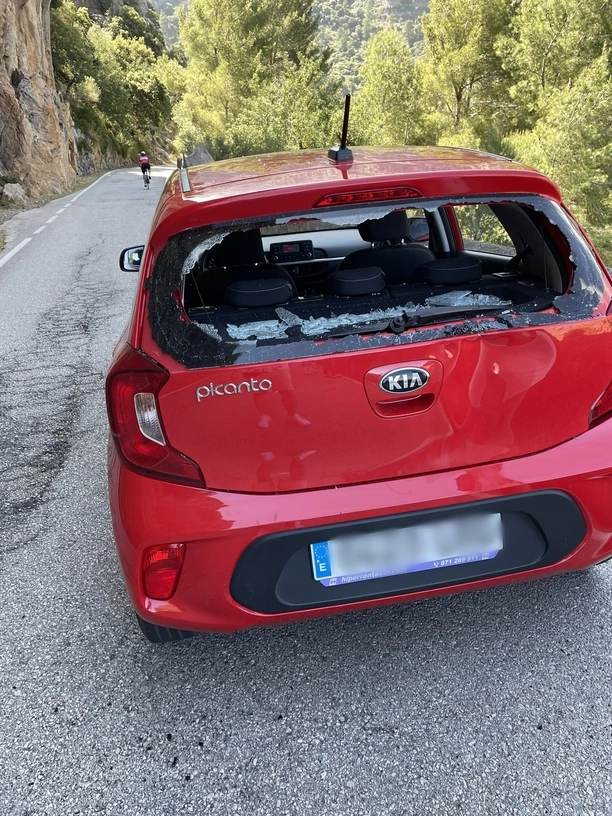 Dramatyczny wypadek gwiazdora disco polo na Majorce! Wybita szyba, polała się krew - szczegóły wstrząsającej historii„