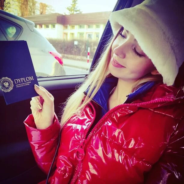 Znana wokalistka disco polo zamknęła pewien rozdział życia! Natalia Siemieniecka z Top Girls chwali się wyjątkowym osiągnięciem!