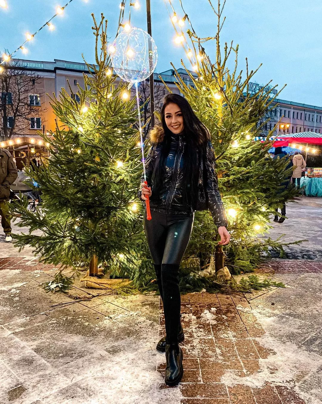 Popularna wokalistka disco polo w czułym pocałunku! Gwiazda pokazała się u boku ukochanego! 