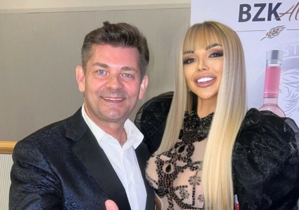 Nie do poznania! Zobacz jak gwiazda „Love Island„ i muzyki disco polo zmieniła się po latach. Alicja Kolasińska w szokującej metamorfozie!„