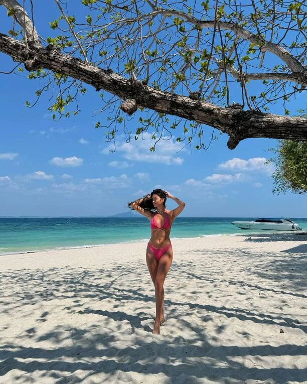 Co za figura! Uwielbiana Angelika Żmijewska Topky w Bikini! Zdjęcia z Tajlandii rozgrzewają internet i fanów disco polo! 