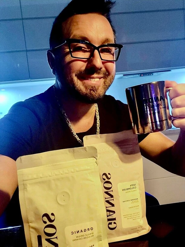 Gwiazdy disco polo rozkręcają wielomilionowy biznes! Wprowadzają na rynek WYJĄTKOWY produkt! Polacy go uwielbiają! 