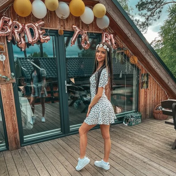 Cudowna Angelika Żmijewska - Top Girls odsłoniła ponętne nogi! Gwiazda disco polo wygląda jak milion dolarów! 