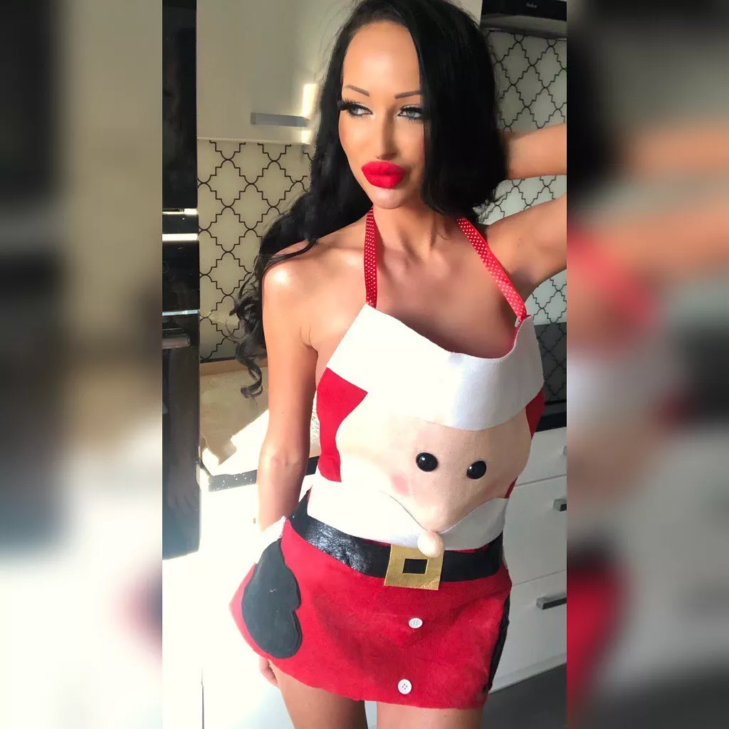 Godlewska w stroju Mikołaja 