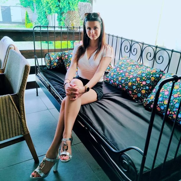 Przepiękna gwiazda disco polo kusi zgrabnymi nogami! W sieci aż kipi od komentarzy! 