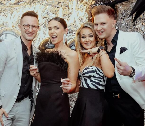 Kuba Urbański z piękną żoną Eweliną rozgrzali serca fanów! Zobacz zdjęcie, które wywołało lawinę komentarzy