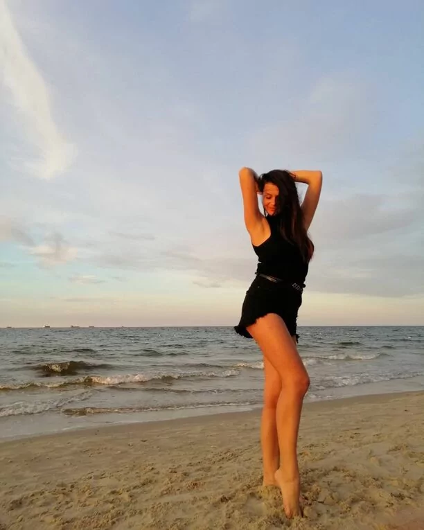 Śliczna wokalistka disco polo kusi skąpym bikini w luksusowym hotelu! To najlepsze ciało w disco polo?! 