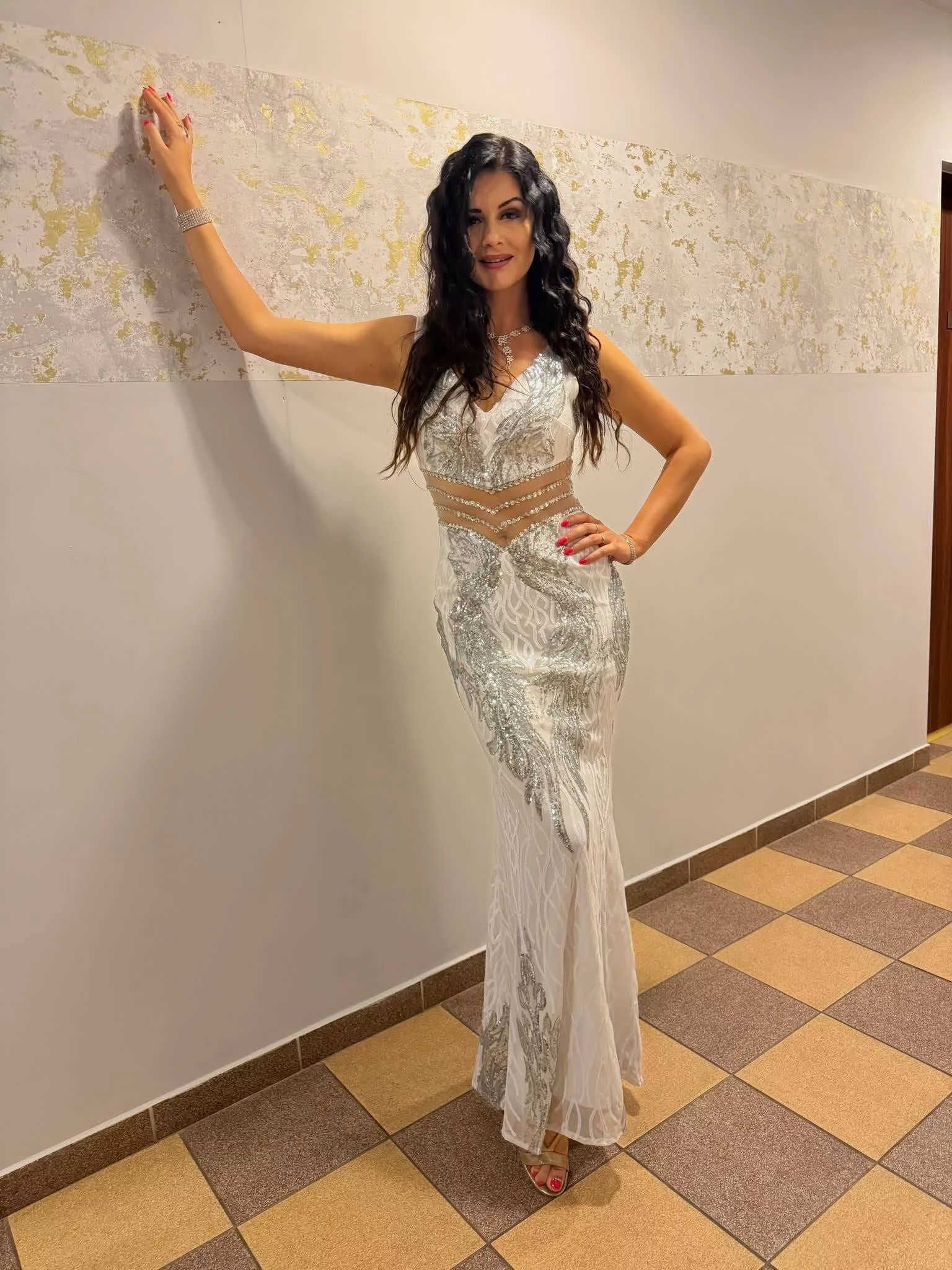 Ale figura! Biała suknia Iness rozgrzała świat disco polo!