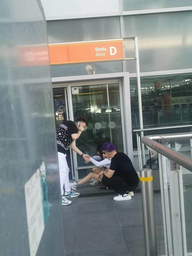 Z ostatniej chwili! Wokalistka disco polo Roxaok zasłabła na lotnisku - Zespół Menelaos w akcji ratunkowej!