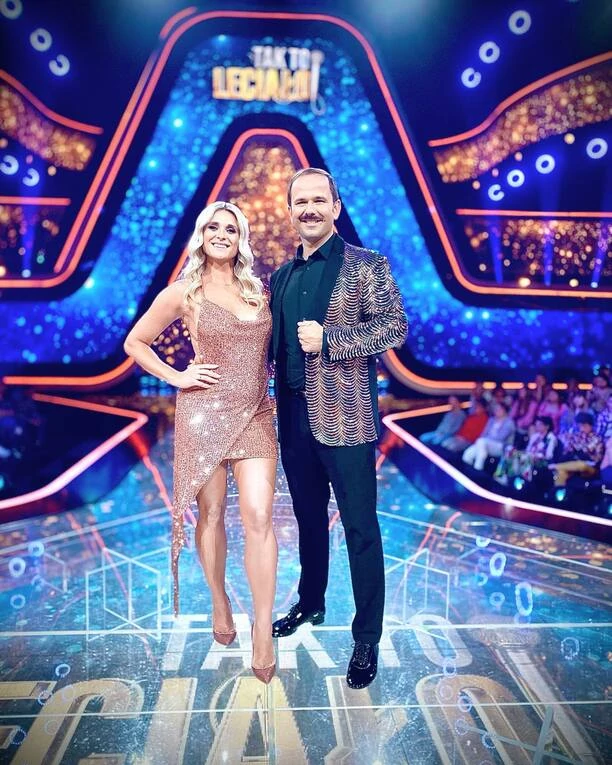 Kajra prawdziwą królową stylu?! Żona Sławomira zaskoczyła ogromnym dekoltem! Ta stylizacja to HIT?! 