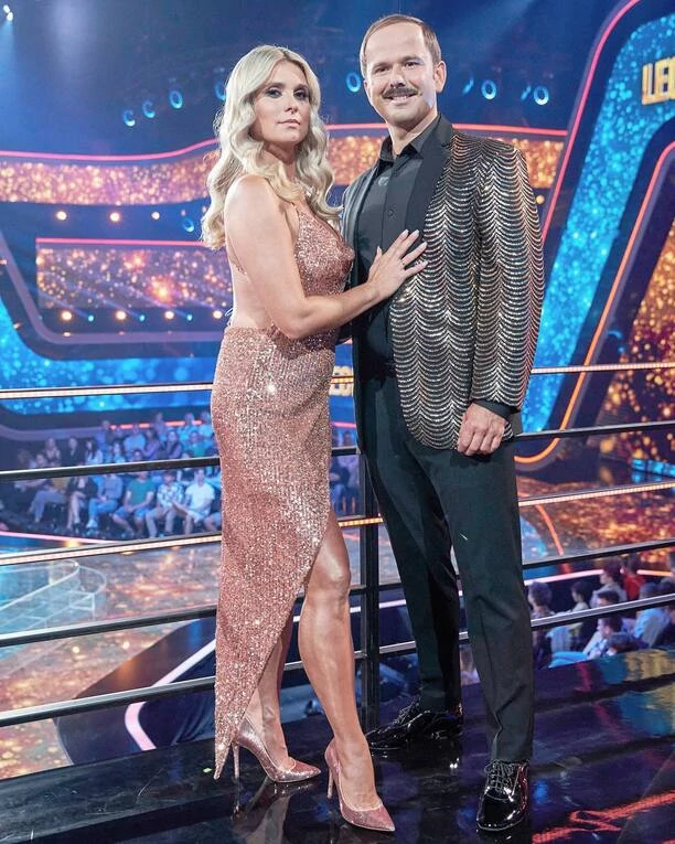 Kajra prawdziwą królową stylu?! Żona Sławomira zaskoczyła ogromnym dekoltem! Ta stylizacja to HIT?! 