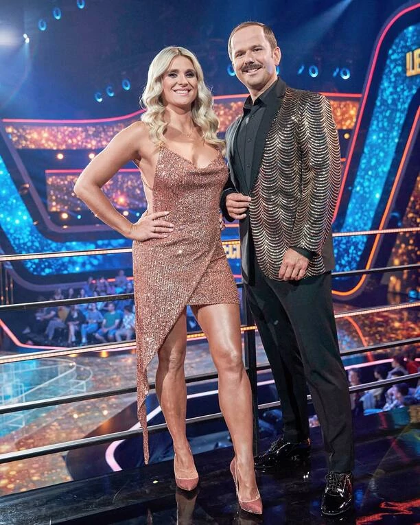 Kajra prawdziwą królową stylu?! Żona Sławomira zaskoczyła ogromnym dekoltem! Ta stylizacja to HIT?! 