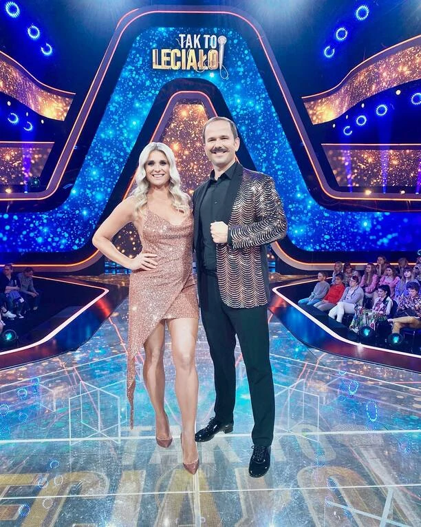 Kajra prawdziwą królową stylu?! Żona Sławomira zaskoczyła ogromnym dekoltem! Ta stylizacja to HIT?! 