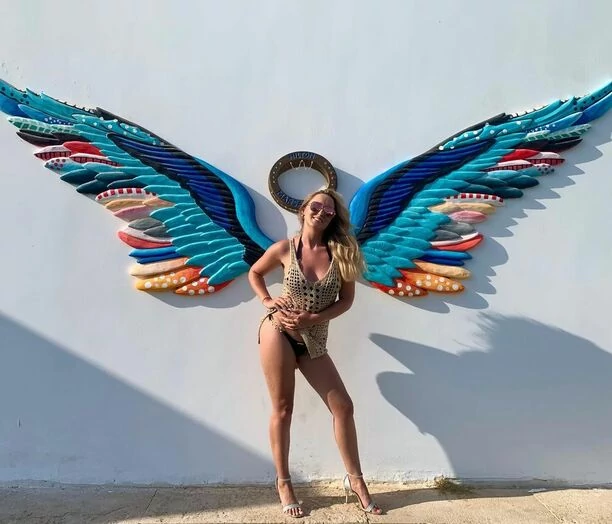 Znana wokalistka disco polo odsłoniła swe kobiece walory! Wygląda jak rasowa modelka?! 