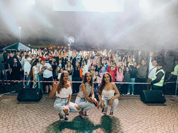 Prześliczne dziewczyny ze Szpilek zapozowały w krótkich miniówkach! ”Wow ale piękności!” - komentują fani disco polo! 